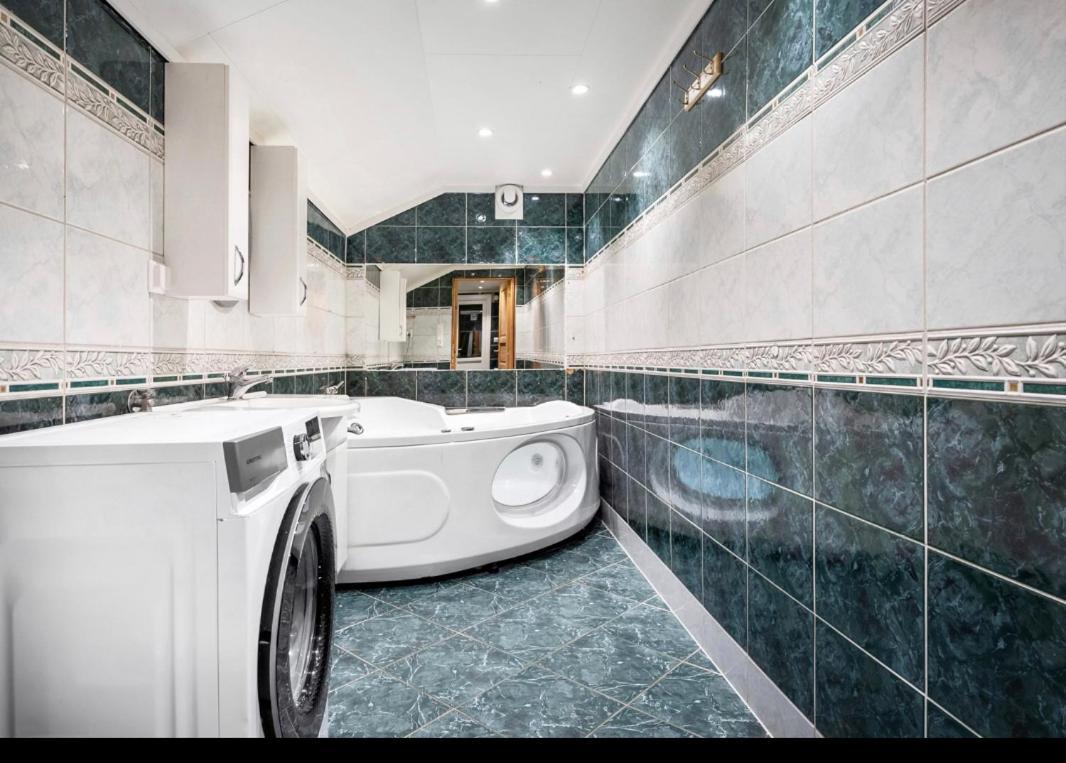 Et Fint Og Stort Enebolig Sentralt I Voss! Villa Exterior photo