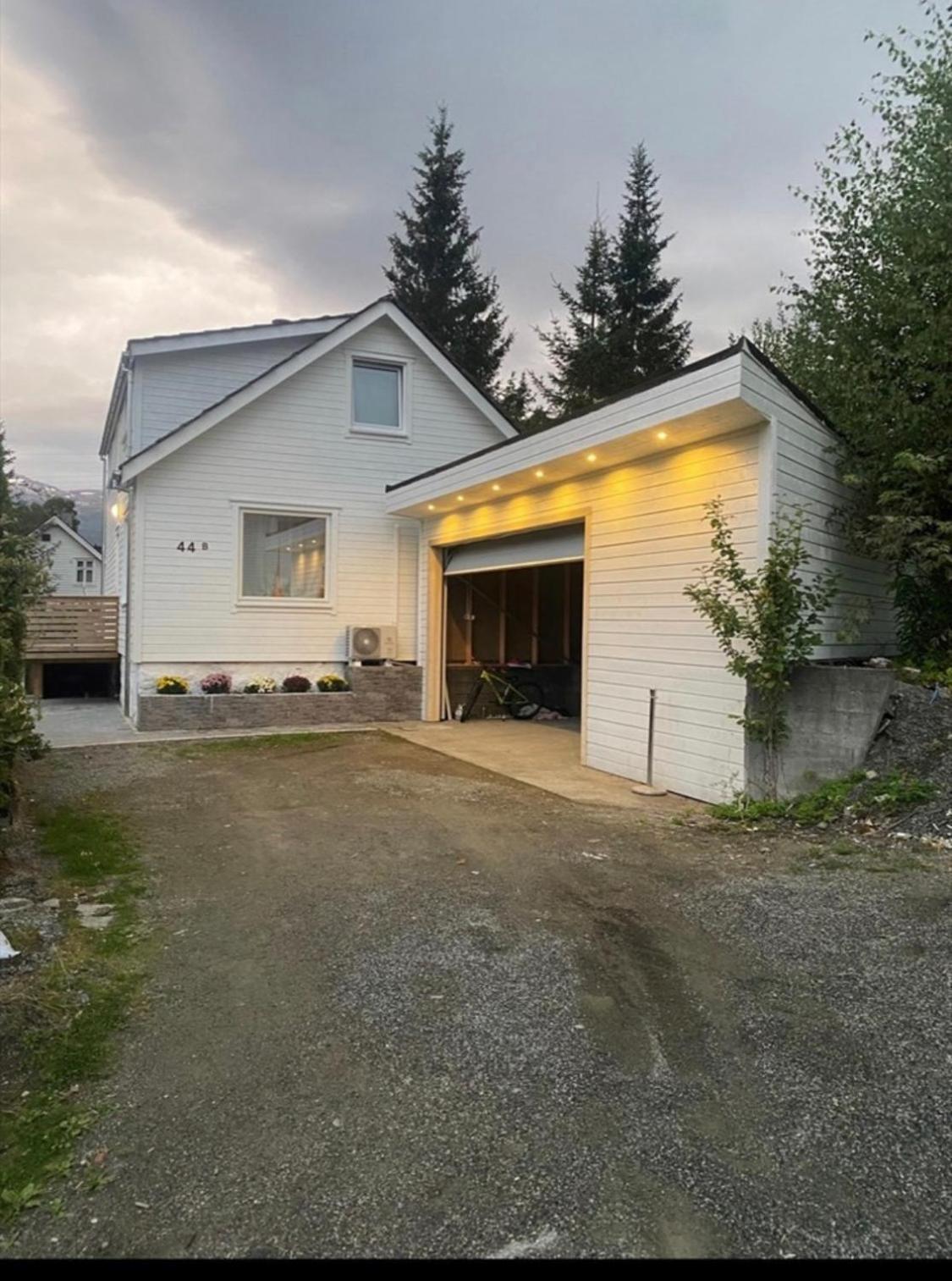 Et Fint Og Stort Enebolig Sentralt I Voss! Villa Exterior photo